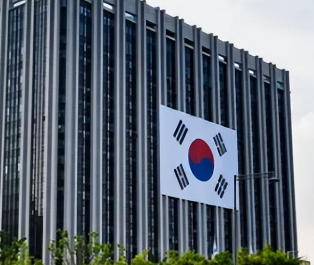 韩国高级经济官员与美国商务部长卢特尼克举行