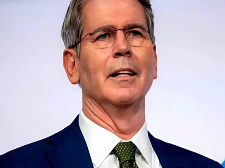 美国财长贝森特:特朗普考虑宣布住房紧急状态