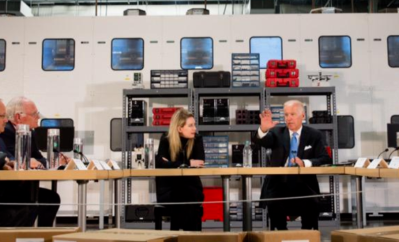 揭露硅谷血检巨骗的记者起诉人工智能公司未经