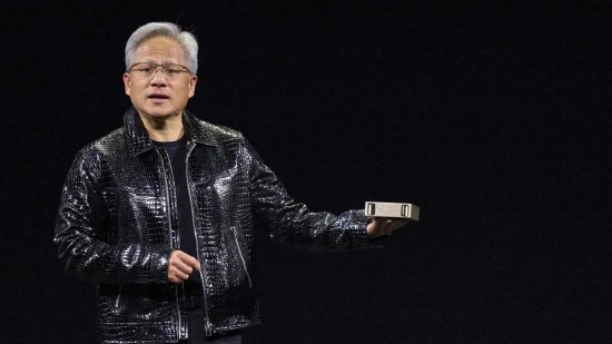 黄仁勋获十年来首次加薪，2025财年薪酬总额达